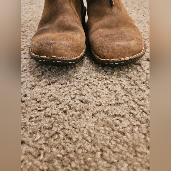 UGG Caspia Tan Leather Shearling-Lined Lace-Up Boots, Size 5 - Picture 4 of 9